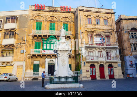 Place de la victoire (ir-Rebha Misrah) avec statue de Saint Laurent à Birgu-Vittoriosa, trois villes, Malte Banque D'Images