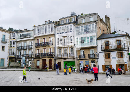 L'architecture traditionnelle galicienne à Praza Maior city square à Viveiro, province de Lugo, Galice, Espagne, Europe Banque D'Images