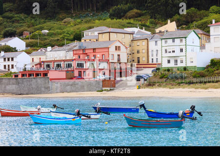 O Porto de Bares village et à proximité de la jetée à l'Estaca de Bares, Coruna province, Galice, Espagne, Europe Banque D'Images