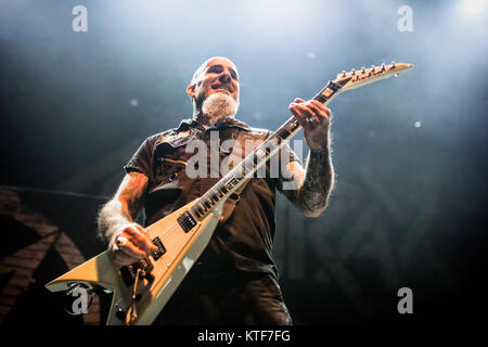 Le groupe de thrash metal américain Anthrax effectue un concert live à Sentrum Scene à Oslo. Ici le guitariste et musicien Scott Ian est vu sur scène. La Norvège, 04/12 2015. Banque D'Images