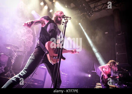 Le groupe de heavy metal américain Baroness effectue un concert live de la Rockefeller à Oslo. Ici le chanteur et guitariste John Baizley est vu sur scène. La Norvège, 30-03 2016. Banque D'Images