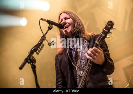 Le groupe de rock sudiste américain Blackberry Smoke exécute concert live de la Rockefeller à Oslo. Ici chanteur et guitariste Charlie Starr est vu sur scène. La Norvège, 17/03 2017. Banque D'Images