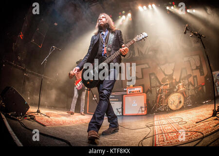 Le groupe de rock sudiste américain Blackberry Smoke exécute concert live de la Rockefeller à Oslo. Ici chanteur et guitariste Charlie Starr est vu sur scène. La Norvège, 17/03 2017. Banque D'Images