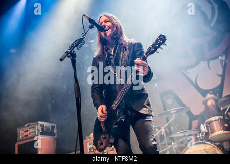 Le groupe de rock sudiste américain Blackberry Smoke exécute concert live de la Rockefeller à Oslo. Ici chanteur et guitariste Charlie Starr est vu sur scène. La Norvège, 17/03 2017. Banque D'Images