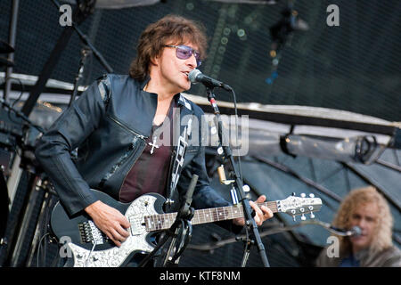 Le groupe de rock américain Bon Jovi effectue un concert live à l'Ullevaal Stadion d'Oslo. Musicien ici sur Richie Sambora guitare est vu sur scène. La Norvège, 15/06 2011. Banque D'Images