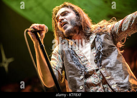 Le groupe de hard rock américain Crobot effectue un concert live à Oslo Spektrum. Ici chanteur et guitariste Brandon Yeagley est vu sur scène. La Norvège, 26/10 2016. Banque D'Images