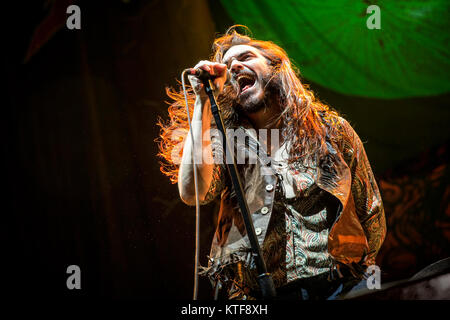 Le groupe de hard rock américain Crobot effectue un concert live à Oslo Spektrum. Ici chanteur et guitariste Brandon Yeagley est vu sur scène. La Norvège, 26/10 2016. Banque D'Images