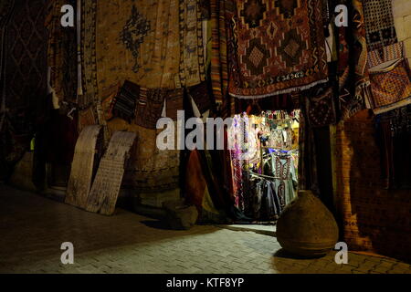 Magasin de tapis faits main local à Göreme, Cappadoce, Turquie Banque D'Images