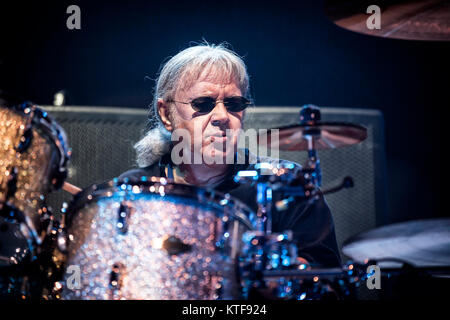 Le groupe de rock anglais Deep Purple effectue un concert live à Oslo Spektrum. Ici musicien Ian Paice à la batterie est vu sur scène. La Norvège, 04/02 2014. Banque D'Images