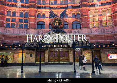 Harry Potter et l'enfant maudit au Palace Theatre, Cambridge Circus, London, UK Banque D'Images