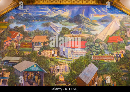 BANGKOK, THAÏLANDE - 15 NOVEMBRE 2017 : la peinture murale de la fin de Sa Majesté le Roi Bhumibol Adulyadej est projets dans le pavillon Songtham au royal c Banque D'Images