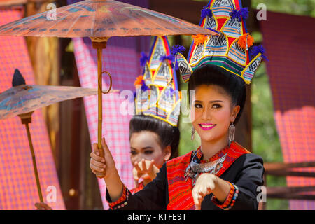 BANGKOK, THAÏLANDE - 14 janvier 2016 : Les participants à prendre part à la célébration de la culture traditionnelle Thaï Festival au Parc Lumpini Banque D'Images