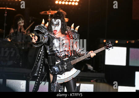 Le groupe de rock américain Kiss effectue un concert live à Kollenfest 2012 à Oslo. Ici le chanteur et le bassiste Gene Simmons vu sur scène. La Norvège, 30/06 2012. Banque D'Images