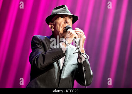 L'auteur-compositeur, musicien et poète Leonard Cohen effectue un concert live au Spektrum d'Oslo. La Norvège, 20/08 2013. Banque D'Images