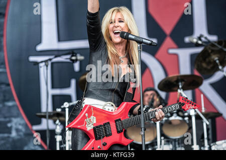 La chanteuse et guitariste américaine Lita Ford effectue un concert live au festival de musique suédois Sweden Rock Festival 2016. La Suède, 10/06 2016. Banque D'Images