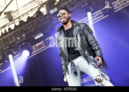 Miguel, l'American soul et R&B-chanteur, auteur-compositeur et musicien, il se produit au festival de musique norvégienne Hovefestivalen 2013. La Norvège, 05/07 2013. Banque D'Images