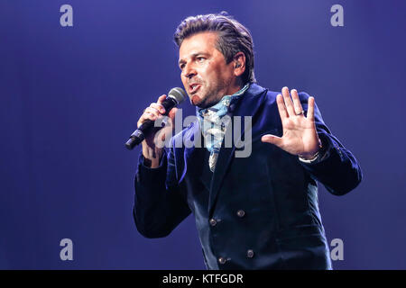 Le duo synthpop allemand parler moderne il se produit lors de l'exposition 'Nous aimons les 80s' à Telenor Arena d'Oslo. Ici singer Thomas Anders est vu sur scène. La Norvège, 26/04 2014. Banque D'Images