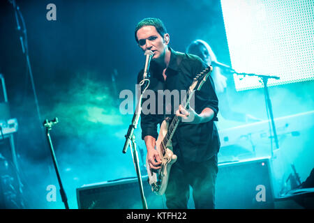 Le groupe de rock anglais Placebo effectue un concert live à Sentrum Scene à Oslo. Chanteur et musicien ici Brian Molko est vu sur scène. La Norvège, 16/10 2016. Banque D'Images