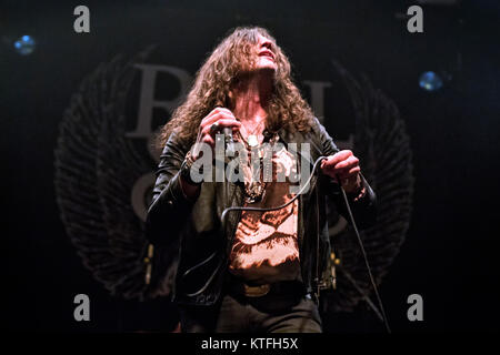 Le groupe de rock américain rival Sons effectue un concert live de la Rockefeller à Oslo. Ici le chanteur Jay Buchanan est vu sur scène. La Norvège, 03/04 2012. Banque D'Images