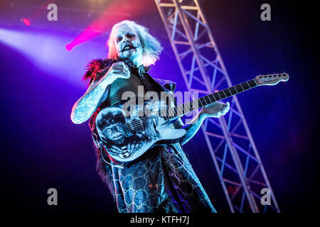 La Norvège, Halden - 22 juin, 2017. Le guitariste John 5 remplit vivre avec le chanteur et musicien Rob Zombie effectue au cours de la fête de la musique norvégienne de tonnes de 2017. Banque D'Images