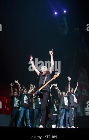 Le chanteur britannique, auteur-compositeur et musicien Roger Waters effectue un concert live à Telenor Arena d'Oslo. Roger Waters est bien connu comme le co-fondateur et membre de la bande des groupe de rock progressif britannique Pink Floyd. La Norvège, 30/04 2011. Banque D'Images