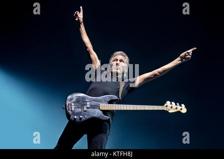 Le chanteur britannique, auteur-compositeur et musicien Roger Waters effectue un concert live à Telenor Arena d'Oslo. Roger Waters est bien connu comme le co-fondateur et membre de la bande des groupe de rock progressif britannique Pink Floyd. La Norvège, 14/08 2013. Banque D'Images