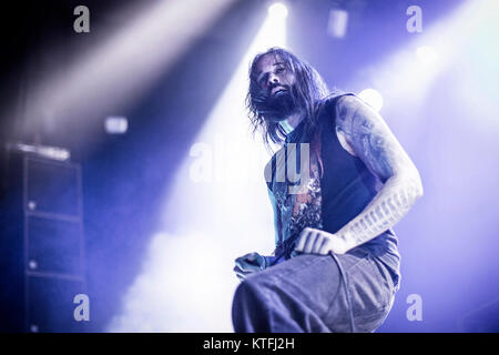 Le groupe de death metal américain Suffocation effectue un concert live de la Rockefeller dans le cadre du festival Inferno Metal Festival 2016 à Oslo. Ici le chanteur Ricky Myers est vu sur scène. La Norvège, 25/03 2016. Banque D'Images