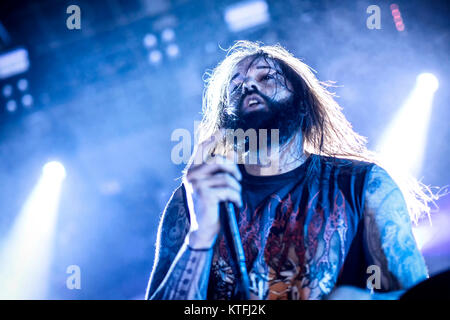 Le groupe de death metal américain Suffocation effectue un concert live de la Rockefeller dans le cadre du festival Inferno Metal Festival 2016 à Oslo. Ici le chanteur Ricky Myers est vu sur scène. La Norvège, 25/03 2016. Banque D'Images