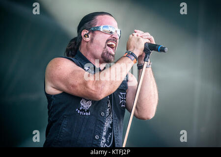 Le groupe de metal progressif américain Symphony X effectue un concert live au Sweden Rock Festival 2016. Ici le chanteur Russell Allen est vu sur scène. La Suède, 11/06 2016. Banque D'Images