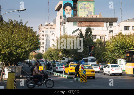 Téhéran, Iran - NOVEMBRE 2017 : une rue typique à Téhéran, la capitale de l'Iran Banque D'Images