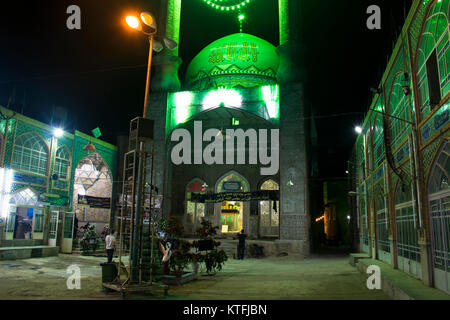 KASHAN, IRAN - NOVEMBRE 2017 : l'une des mosquées dans le bazar de Kashan en Iran central pendant la nuit Banque D'Images