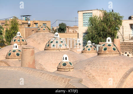 Les toits typiques de la vieille ville de Kashan en Iran central Banque D'Images