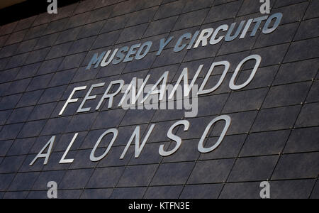 S'Agaró, Espagne. 24 Décembre, 2017. Pilote automobile espagnol, Fernando Alonso, s'exécute au cours d'une course solidaire avec des centaines de personnes à Fernando Alonso sur circuit, le 24 décembre 2017 dans les Asturies, en Espagne. ©david Gato/Alamy Live News Banque D'Images