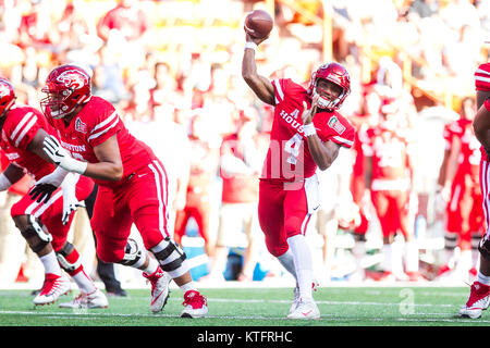 Honolulu, Hawaii. Le 24 décembre, 2017. 24 décembre 2017 - le quart-arrière des Cougars de Houston D'Eriq King # 4 passe le ballon au cours de l'action entre les fresno State Bulldogs et le Houston Cougers au 2017 Pennsylvania bol sur le champ d'Hawaiian Airlines à l'Aloha Stadium d'Honolulu, HI. Glenn Yoza/ crédit CSM : Cal Sport Media/Alamy Live News Banque D'Images