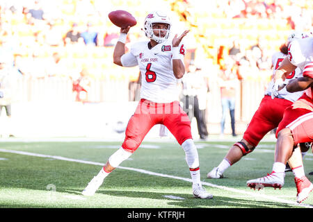 Honolulu, Hawaii. Le 24 décembre, 2017. 24 décembre 2017 - Fresno State Bulldogs quarterback Marcus # 6 McMaryion tente une passe au cours de l'action entre les fresno State Bulldogs et le Houston Cougers au 2017 Pennsylvania bol sur le champ d'Hawaiian Airlines à l'Aloha Stadium d'Honolulu, HI. Glenn Yoza/ crédit CSM : Cal Sport Media/Alamy Live News Banque D'Images