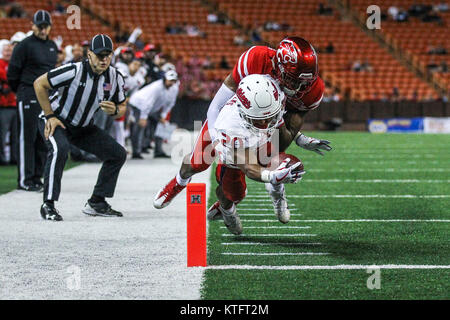 Honolulu, Hawaii. Le 24 décembre, 2017. 24 décembre 2017 - Fresno State Bulldogs Ronnie running back # 20 rivières plonge pour la fin de la zone au cours de l'action entre les fresno State Bulldogs et le Houston Cougers au 2017 Pennsylvania bol sur le champ d'Hawaiian Airlines à l'Aloha Stadium d'Honolulu, HI. Glenn Yoza/ crédit CSM : Cal Sport Media/Alamy Live News Banque D'Images