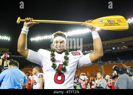 Honolulu, Hawaii. Le 24 décembre, 2017. 24 décembre 2017 - Fresno State Bulldogs quarterback Marcus # 6 McMaryion avec le joueur pose du jeu award après l'action entre les fresno State Bulldogs et le Houston Cougers au 2017 Pennsylvania bol sur le champ d'Hawaiian Airlines à l'Aloha Stadium d'Honolulu, HI. Glenn Yoza/ crédit CSM : Cal Sport Media/Alamy Live News Banque D'Images