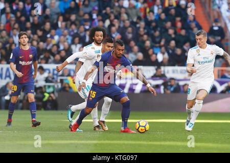 Madrid, Espagne. 26Th Dec 2017. Paulinho (Barcelone) Football/soccer : "La Liga espagnole Santander' match entre le Real Madrid CF 0-3 FC Barcelone au Santiago Bernabeu à Madrid, Espagne . Credit : Mutsu Kawamori/AFLO/Alamy Live News Banque D'Images