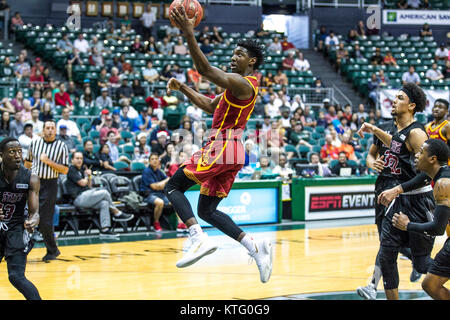 25 décembre 2017 - Garde côtière canadienne USC Trojans Jonas Mathews (2) le jeu panier de liage au cours de l'action entre l'Université de Californie du sud de Troie et le New Mexico State Aggies au Diamond Head 2017 Classic à Stan Sheriff Center à Honolulu, HI Glenn Yoza/ CSM Banque D'Images