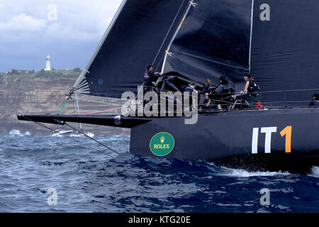 Sydney, Australie. 26 décembre 2017. Rolex Sydney to Hobart Yacht Race 2017. Le travail d'équipe avec Infotrack. Anthony Bolack/Alamy Live News Banque D'Images