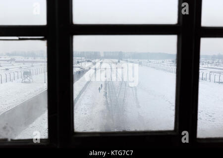 AUSCHWITZ, POLOGNE - décembre 2017 ; Avis de la tour porte dans le camp de concentration de Birkenau. Banque D'Images