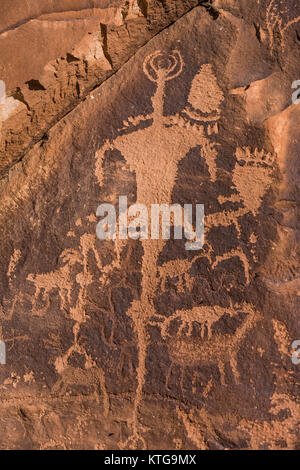 Journal de pétroglyphes Rock, près de Indian Creek National Monument, qui faisait autrefois partie d'Oreilles Ours National Monument, le sud de l'Utah, USA Banque D'Images