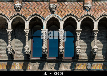 De fenêtre vieux château à Salerne, Italie Banque D'Images