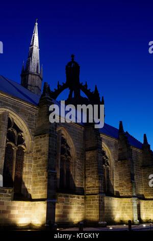 Imperial Crown Tower of Kings College Chapel, Université d'Aberdeen, Kings College pendant un hiver enneigé, Écosse, Royaume-Uni. Décembre 2017. Banque D'Images