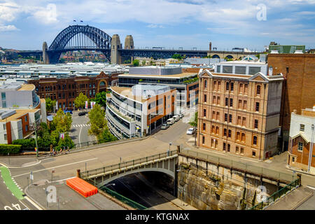 Les Rochers et Sydney Harbour Bridge, vue du toit de Deane Henry Henry Deane, Sydney, Australie Banque D'Images