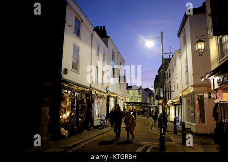 Ville de Canterbury dans la soirée avec des lumières sur kent uk décembre 2017 Banque D'Images