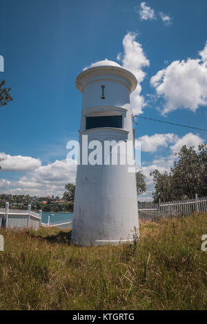 Grotto Point Light, (Port Jackson avant d'entrée) est un phare situé au point de grotte à Sydney Banque D'Images