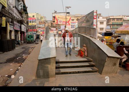 Entrée de la station de métro Chawri Bazar dans Old Delhi, Inde Banque D'Images