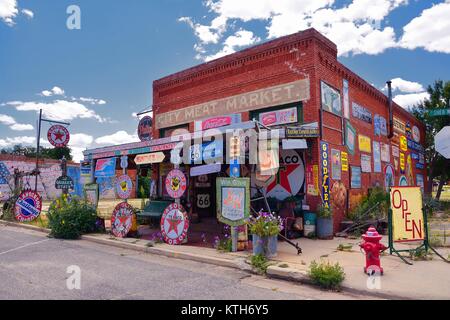 Erick, Oklahoma, USA - Le 20 juillet 2017 : Sandhills Curiosity Shop situé à Erick - le plus ancien bâtiment de la ville de marché de la viande. C'est une grande collection de Banque D'Images
