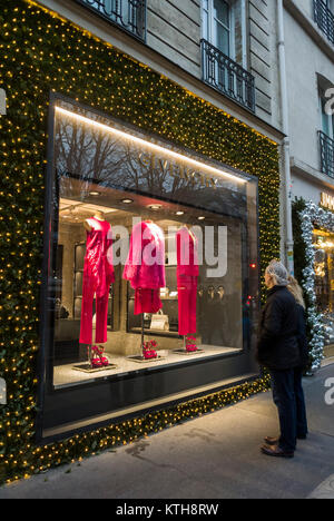 Paris, France, l'Avenue Montaigne, Givenchy boutiques de luxe, le magasinage de Noël, vitrines de Banque D'Images